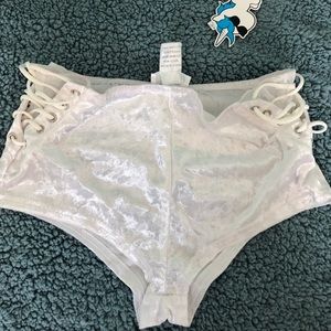 Iheartraves booty shorts